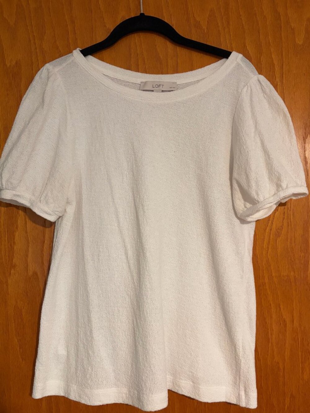 LOFT White textured puff-sleeve top (size M)